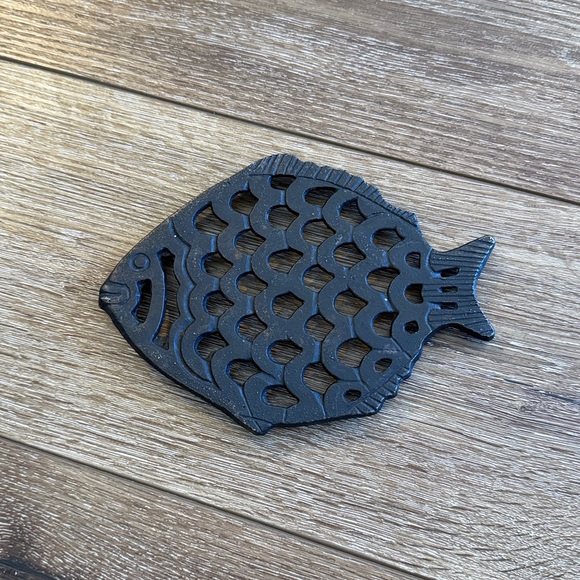 Vintage Cast Iron Fish Trivet and Turtle Trivet - Picture 13 of 13